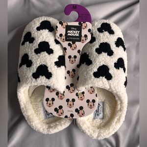Disney Mickey Mouse Logo Fuzzy Black and White Slippers Size 7/8 Women’s